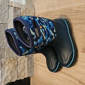 Boys BOGS winter snow insulated boots size 2